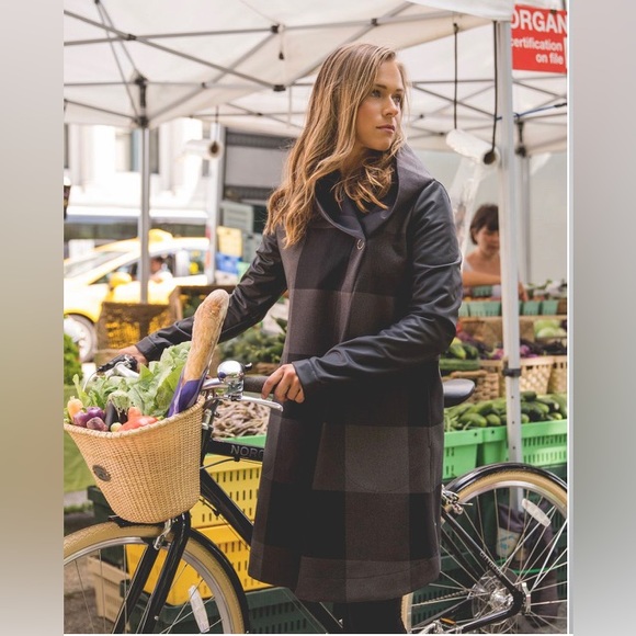 Lululemon Savasana Softshell II Size Small
Black / Camp Check Black Soot Light - Picture 2 of 12